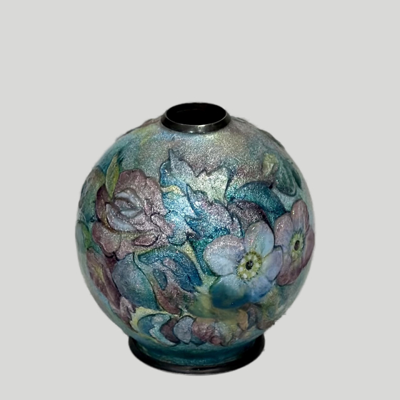 Декоративная ваза «Цветы шиповника», Франция, мастерская «C. Fauré», 1920-е гг.