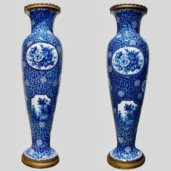 ​Бело-голубые парные вазы, Германия, мануфактура "Royal Bonn", 1885-1920-е гг.