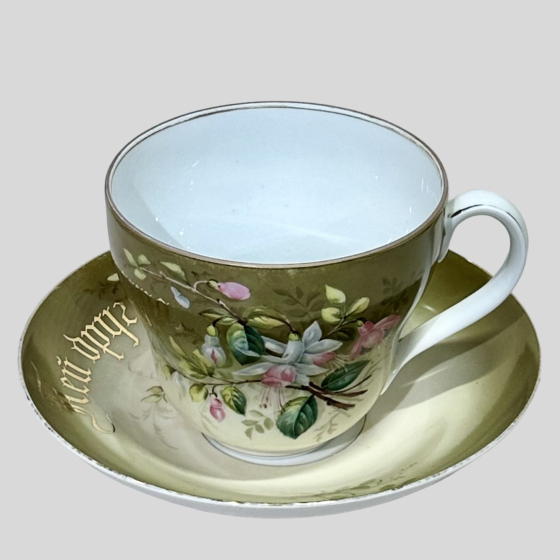 Чайная пара большого размера «Пей другую», Россия, завод "Гарднера", 1870-1890-е гг.