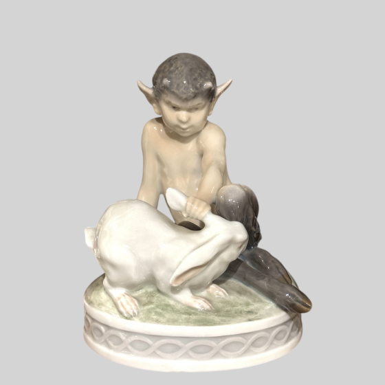 Скульптура "Фавн с зайцем", Дания, Датская Королевская мануфактура, XX век Скульптура "Фавн с зайцем", Дания, Датская Королевская мануфактура, XX век