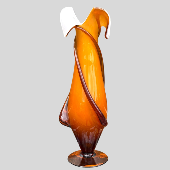 Ваза янтарного цвета, Италия, фирма "Cristalleria Fratelli Empoli", 1960-е гг. Ваза янтарного цвета, Италия, фирма "Cristalleria Fratelli Empoli", 1960-е гг.