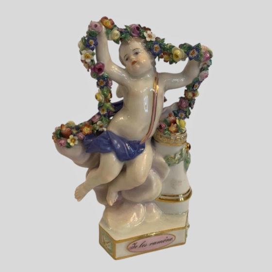 Скульптура «Амур с венком», Германия, мануфактура «Мейсен», XIX век, М.-В. Асье