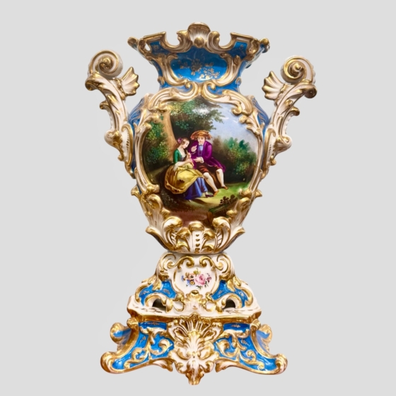 ​Ваза декоративная с галантной сценой в парке, Западная Европа, XIX век