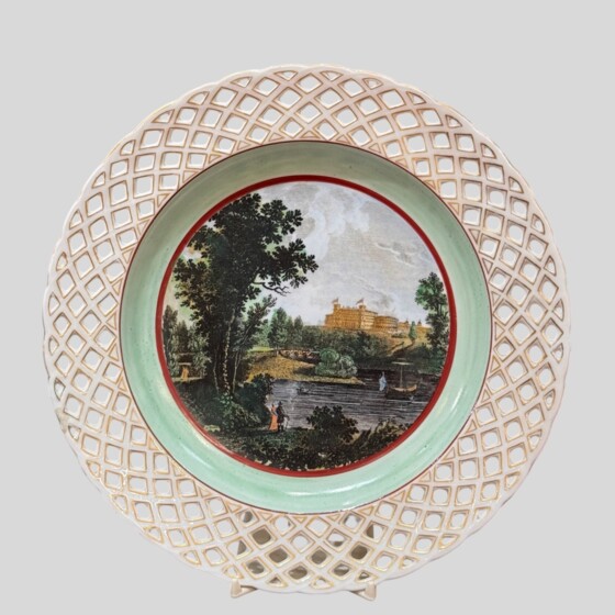 ​Тарелка с видом Гатчинского дворца, Россия, ИФЗ, 1810-1820-е гг.