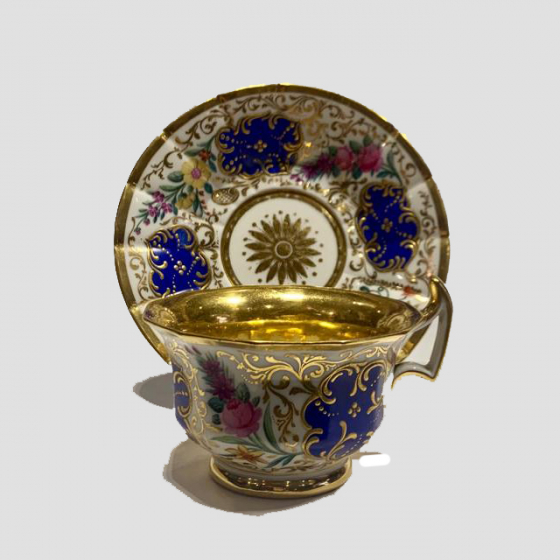Чайная пара с цветочной росписью, Россия, ИФЗ, 1830-е гг.