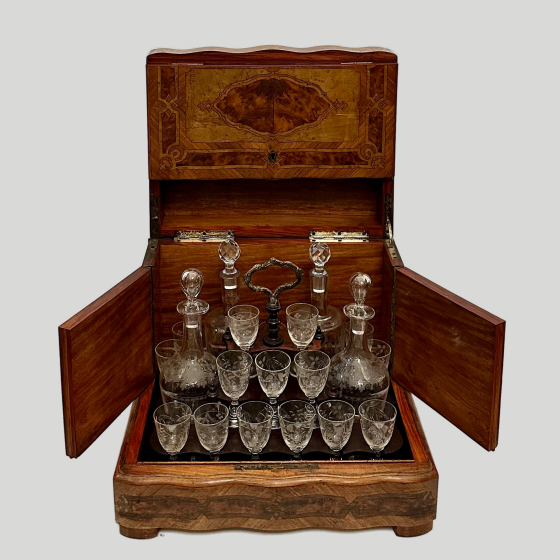 Набор для крепких напитков в кофре, Западная Европа, 1900-е гг.