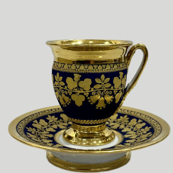 Чайная пара в стиле ампир с золотым растительным орнаментом, Франция, XIX век