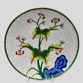 ​Тарелка с розовыми цветами, Китай, XX век