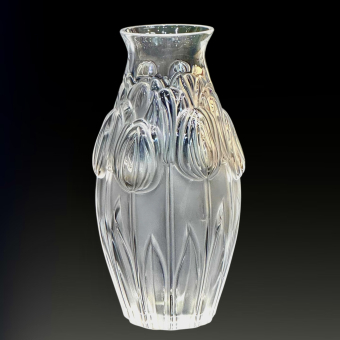 Ваза "Тюльпаны", Франция, фирма "Lalique", XX век