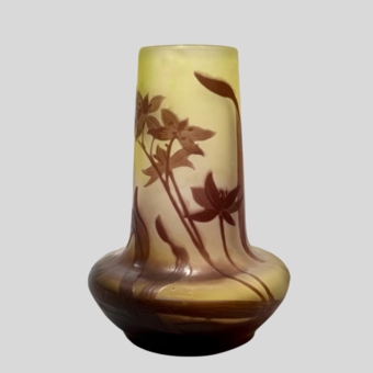 ​Ваза с изображением морских лилий, Франция, фирма 