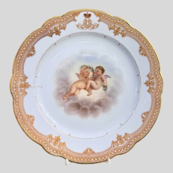 ​Тарелка с амурами, Россия, ИФЗ, 1855-1881 гг.