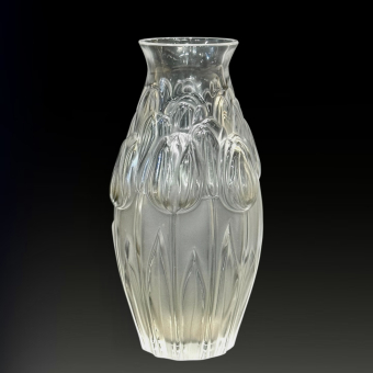 Ваза "Тюльпаны", Франция, фирма "Lalique", XX век