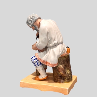 Парные скульптуры «Мужик, плетущий лапоть» и «Пряха», Россия, завод «Попова А.Г.», XIX век