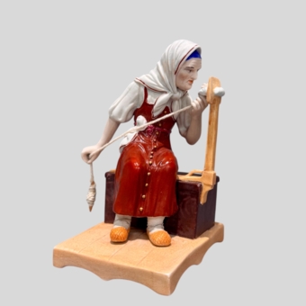 Парные скульптуры «Мужик, плетущий лапоть» и «Пряха», Россия, завод «Попова А.Г.», XIX век