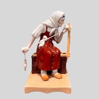 Парные скульптуры «Мужик, плетущий лапоть» и «Пряха», Россия, завод «Попова А.Г.», XIX век