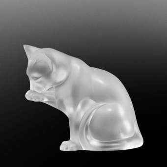 Скульптура "Котенок, облизывающий лапу", Франция, фирма "Lalique", XX век