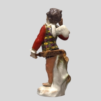 Пять скульптур из серии "Переодетые Амуры", Германия, мануфактура "Мейсен", XX век, Кендлер И.И.