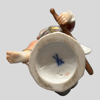 Пять скульптур из серии "Переодетые Амуры", Германия, мануфактура "Мейсен", XX век, Кендлер И.И.