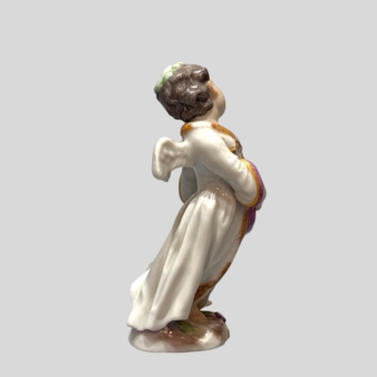 Пять скульптур из серии "Переодетые Амуры", Германия, мануфактура "Мейсен", XX век, Кендлер И.И.