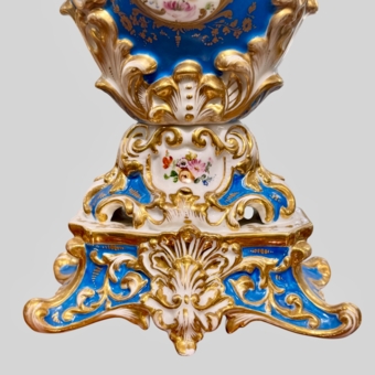 ​Ваза декоративная с галантной сценой в парке, Западная Европа, XIX век