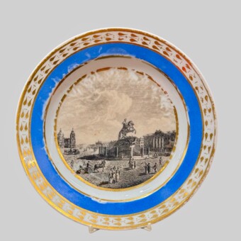 ​Тарелка с видом Сенатской площади, Россия, ИФЗ, 1810-1820-е гг.