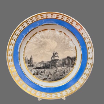 ​Тарелка с видом Сенатской площади, Россия, ИФЗ, 1810-1820-е гг.
