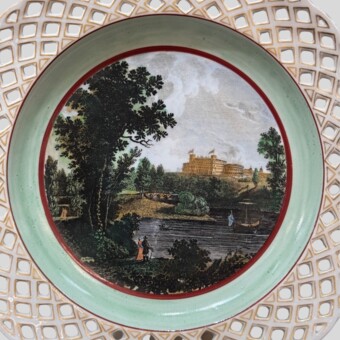 ​Тарелка с видом Гатчинского дворца, Россия, ИФЗ, 1810-1820-е гг.