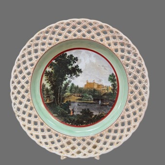 ​Тарелка с видом Гатчинского дворца, Россия, ИФЗ, 1810-1820-е гг.