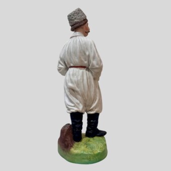 ​Скульптура «Малоросс с трубкой», Россия, завод "Гарднера", 1870-1890-е гг.