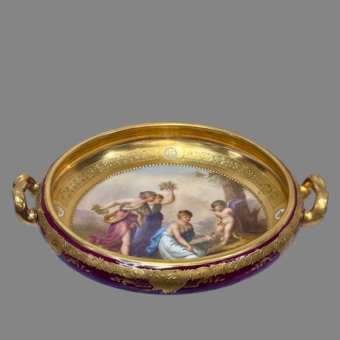 Чаша «Аmor am Pranger», Австрия, Королевская Венская мануфактура, 1820-е гг.