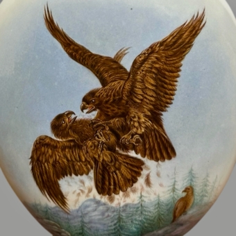 Ваза «Охотник с беркутом», Россия, Товарищество Кузнецова, 1892-1917 гг.