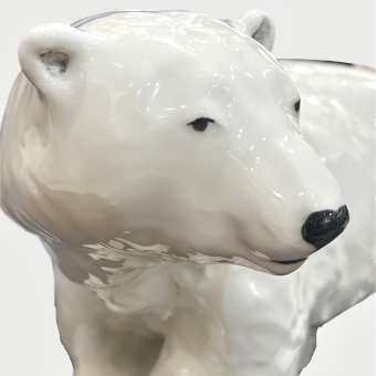  Скульптура «Белый медведь», Россия, 2022 г., И. Асиновский