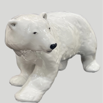  Скульптура «Белый медведь», Россия, 2022 г., И. Асиновский